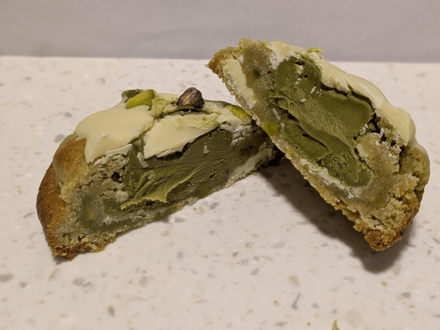 White chocolate and pistachio cookie stuffed with pistachio cream 