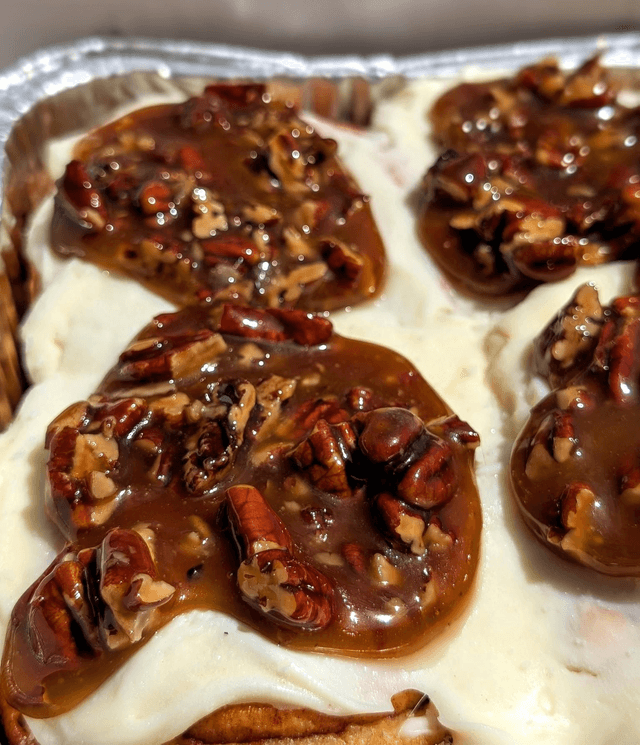 Cinnamon rolls with pecan caramel, box of 4 
