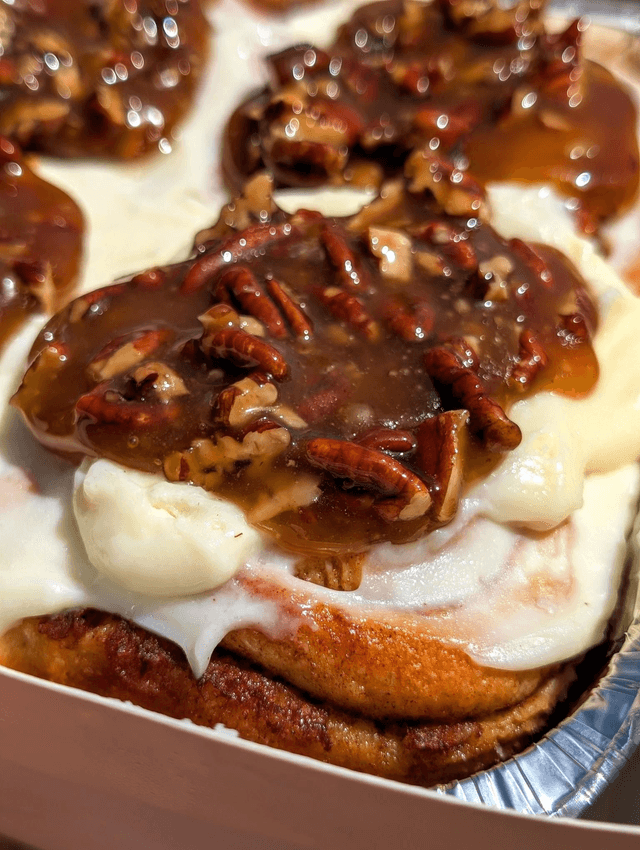 Cinnamon rolls with pecan caramel, box of 4 