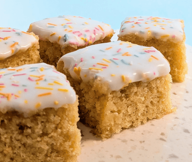 School cake tray bake 20cm x 20cm