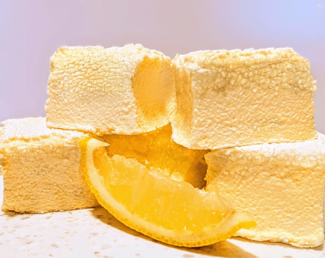 Customizable box of 9 gourmet marshmallows, size of each marshmallow varies slightly in size between 4 - 5cm square. Depth also varies depending on flavour.